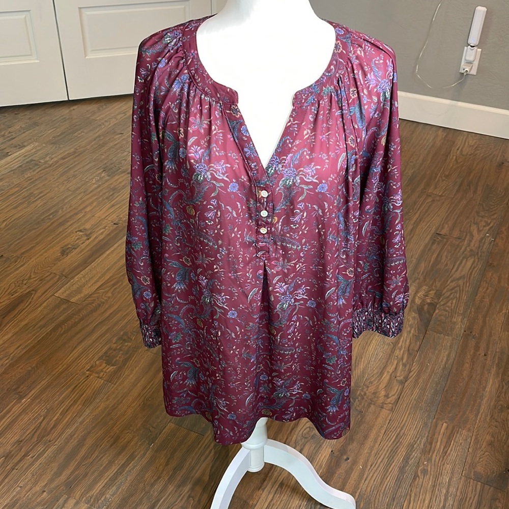 Paisley pattern blouse. Size 1X. 3/4 length sleeve.